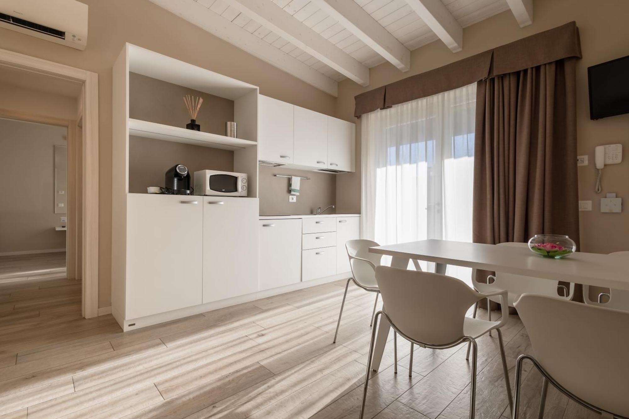 Aurora Aparthotel Peschiera del Garda Extérieur photo