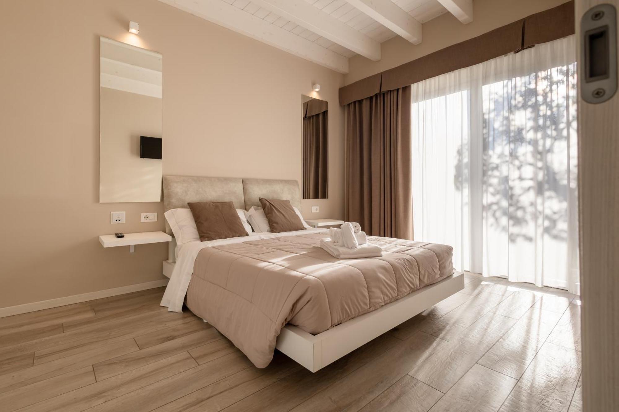 Aurora Aparthotel Peschiera del Garda Extérieur photo