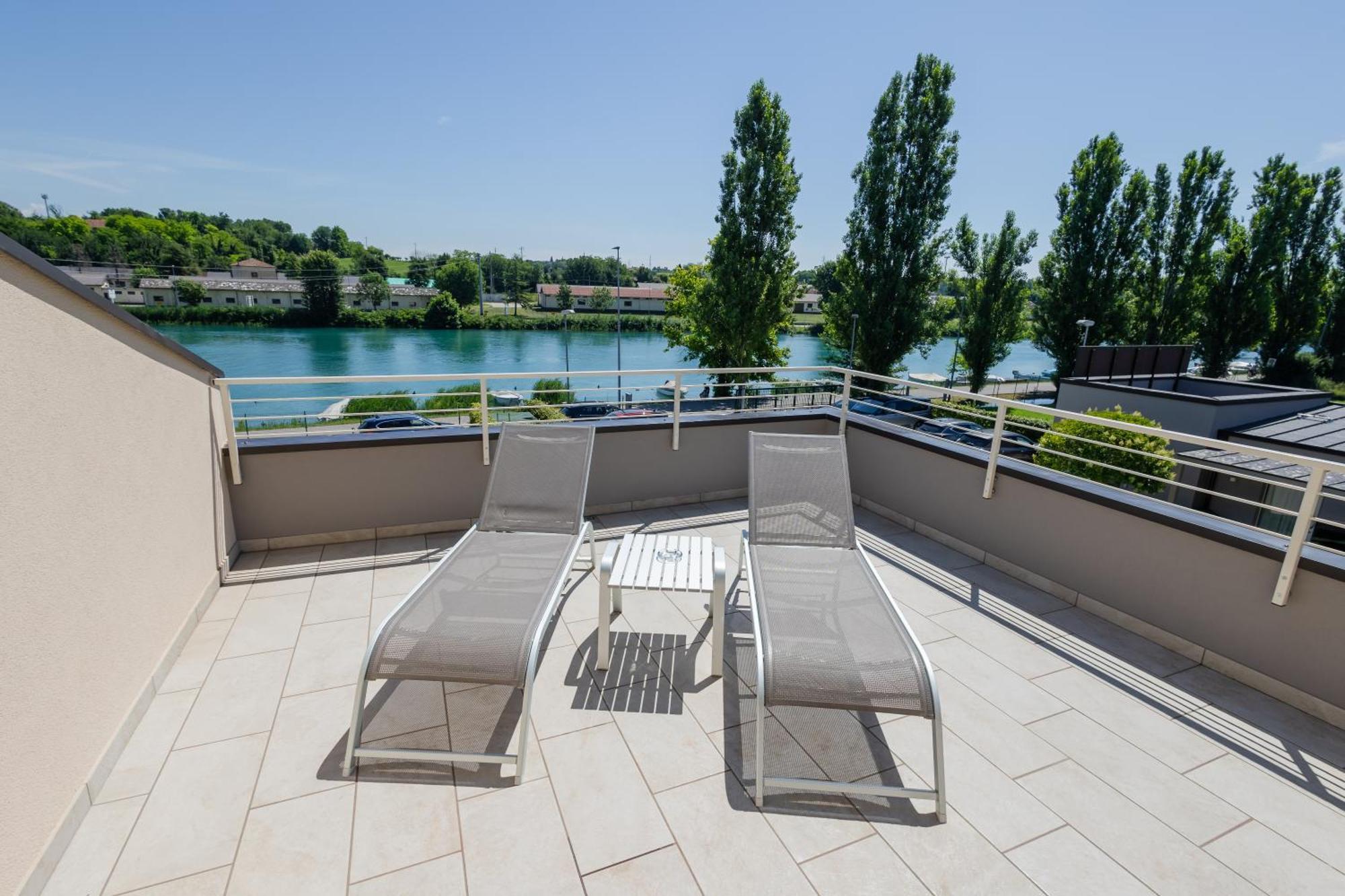 Aurora Aparthotel Peschiera del Garda Extérieur photo